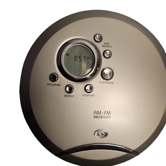 Durabrand CD 916 Portable Player and Caselogic Case - Picture 5 of 16